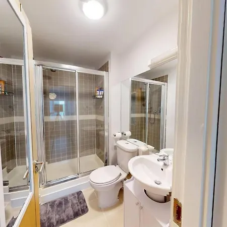 Centrally Located, Comfy 2-Bed 2-Bath Apt Dublin Exterior foto