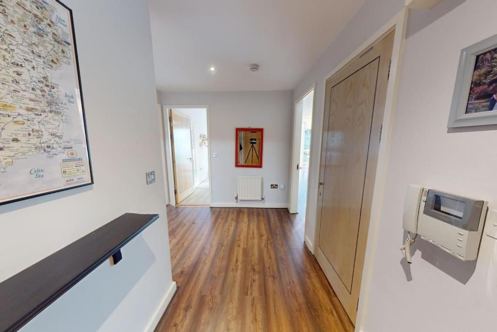 Apartment Centrally Located, Comfy 2-bed 2-bath Dublin