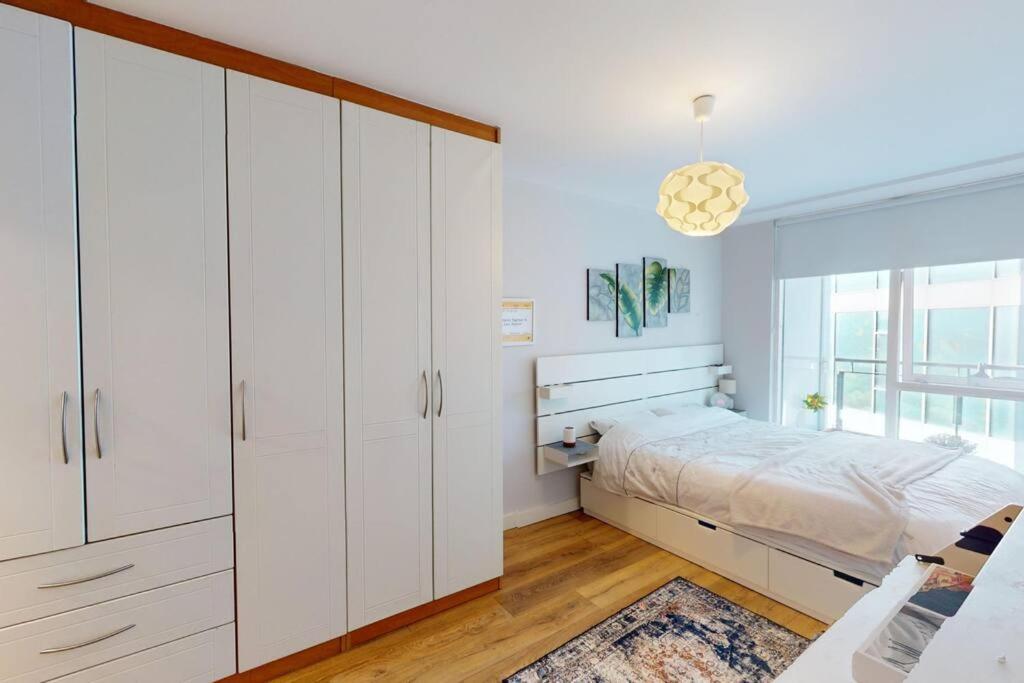 Apartment Centrally Located, Comfy 2-bed 2-bath *