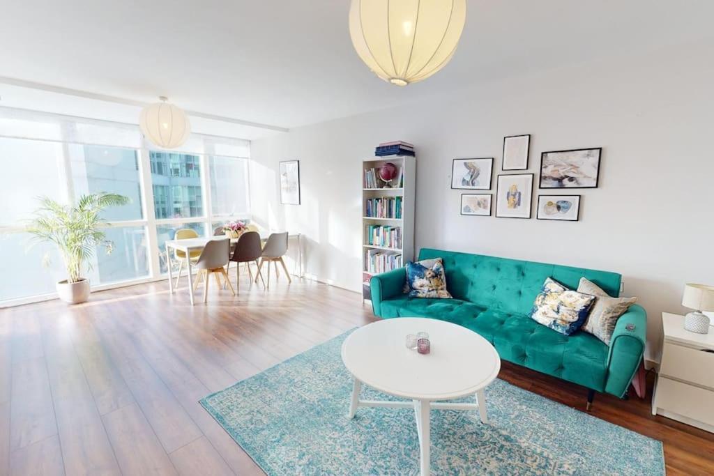Apartment Centrally Located, Comfy 2-bed 2-bath Dublin